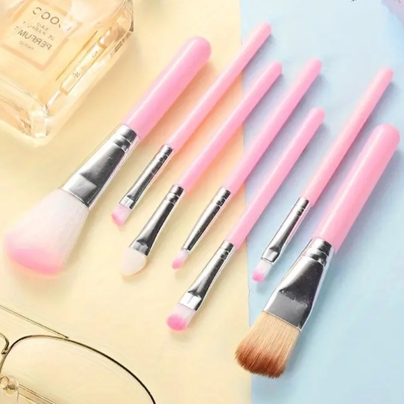 Hello Kitty Pink Sanrio Beauty Brush 7 piece Set with metal case New - Picture 3 of 10